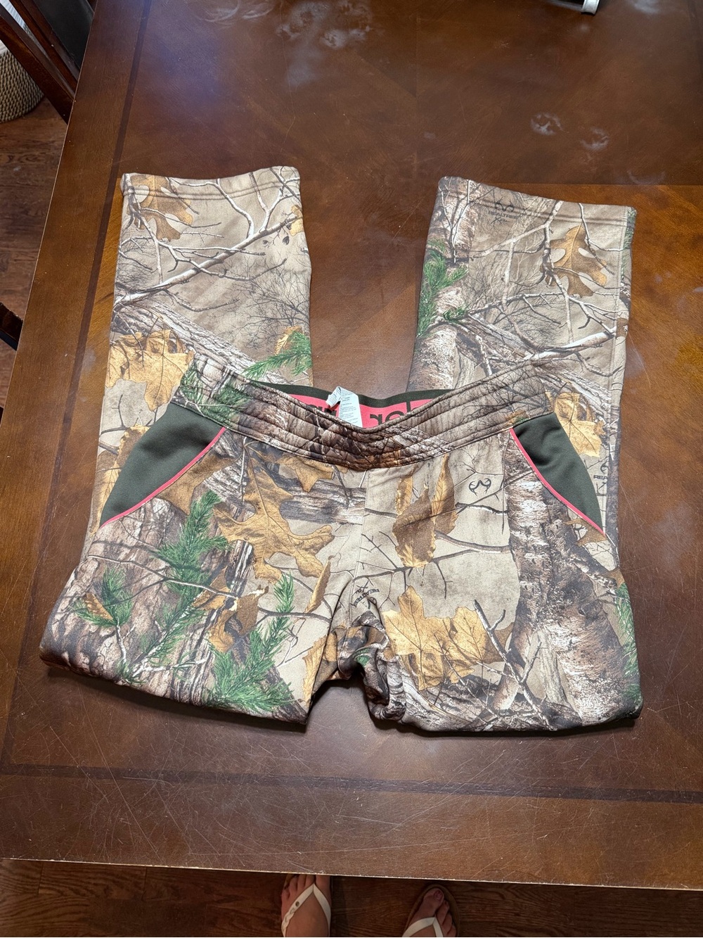 Under Armour Girls Camo Leggings with Pink-Trim Pockets